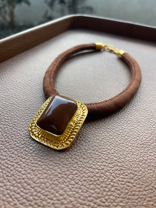 Colar Corda Pingente Quadrado Com Marrom