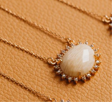 Colar Botton Amazonita Bege Cravejado