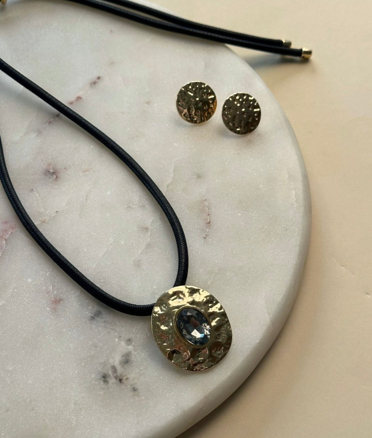 Colar Couro Preto Pingente Disc Azul