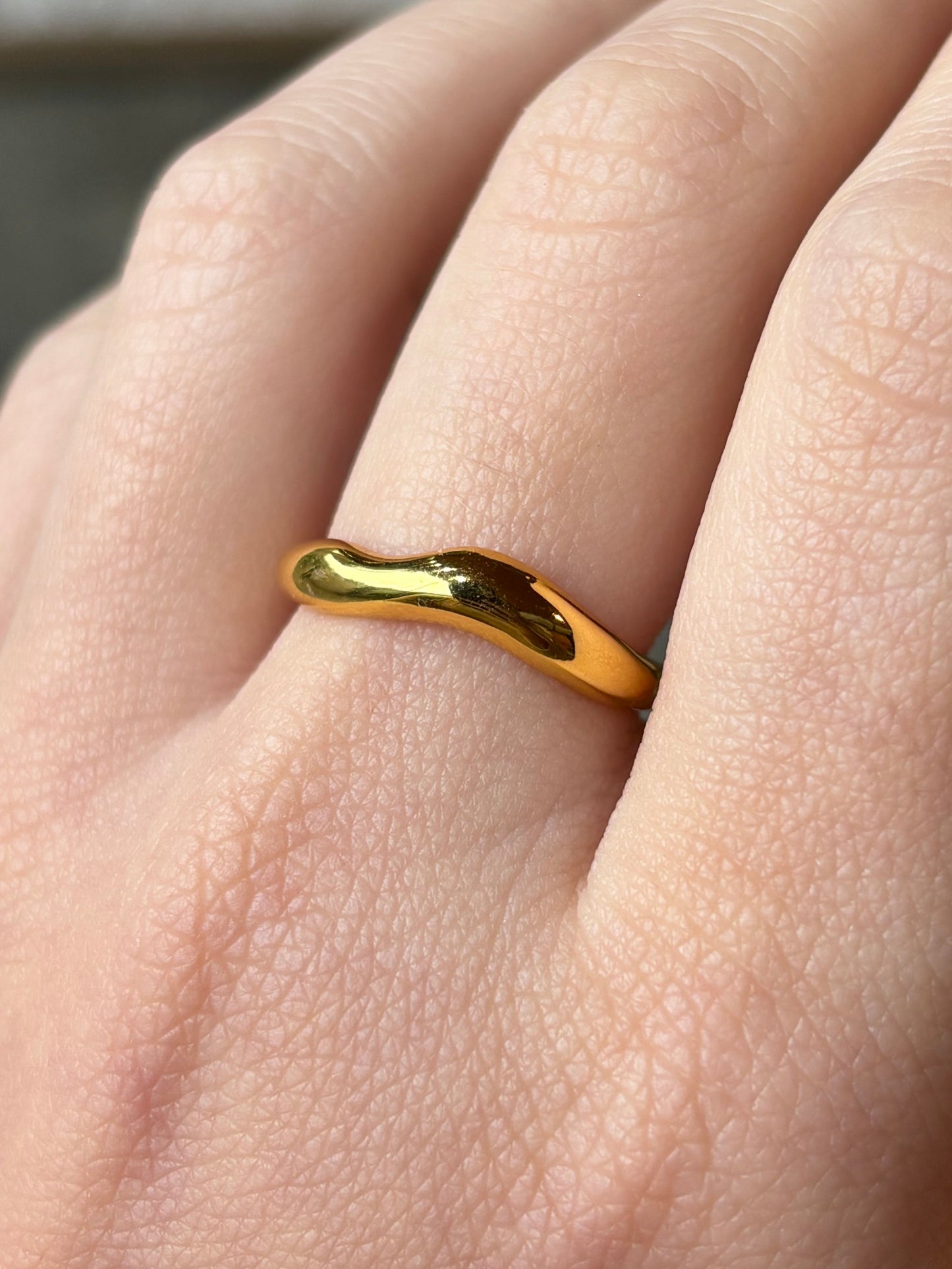 Anel wave caze dourado