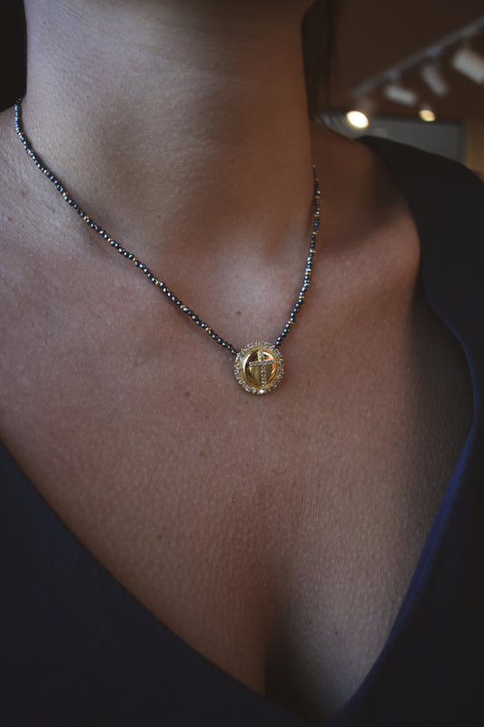 Colar Bottom Cruz Hematita