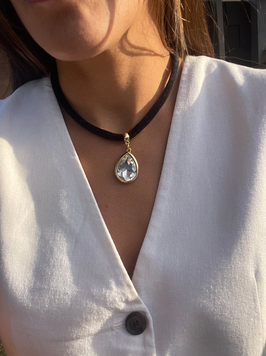 Colar Gota Camurça Preta