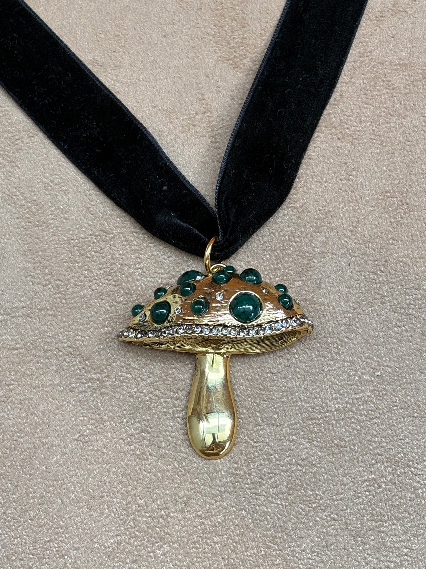 Choker Mushroom Green