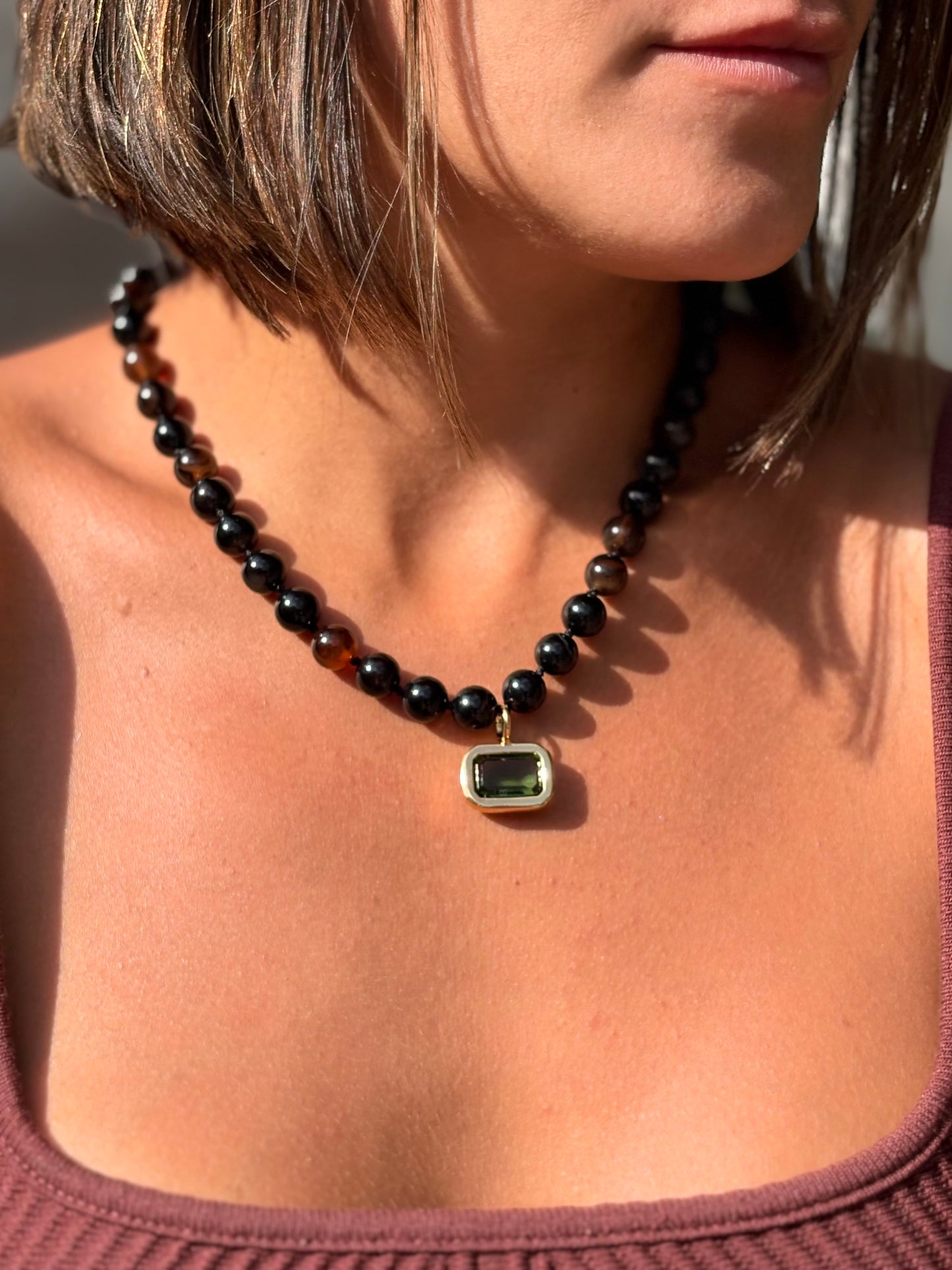 Colar Bolas Agata Marrom Com Pingente Verde