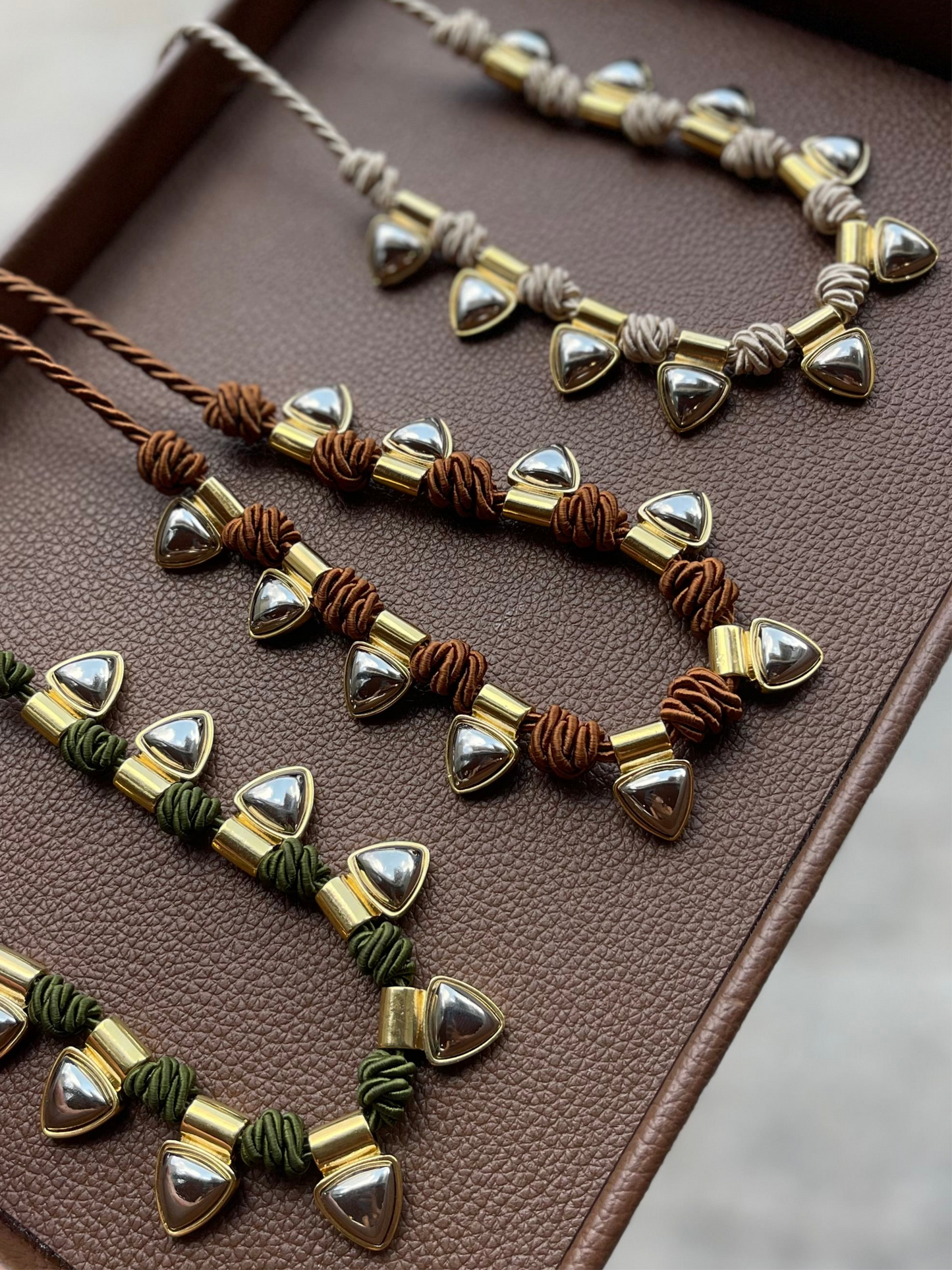 Colar Corda Off Com Triângulos