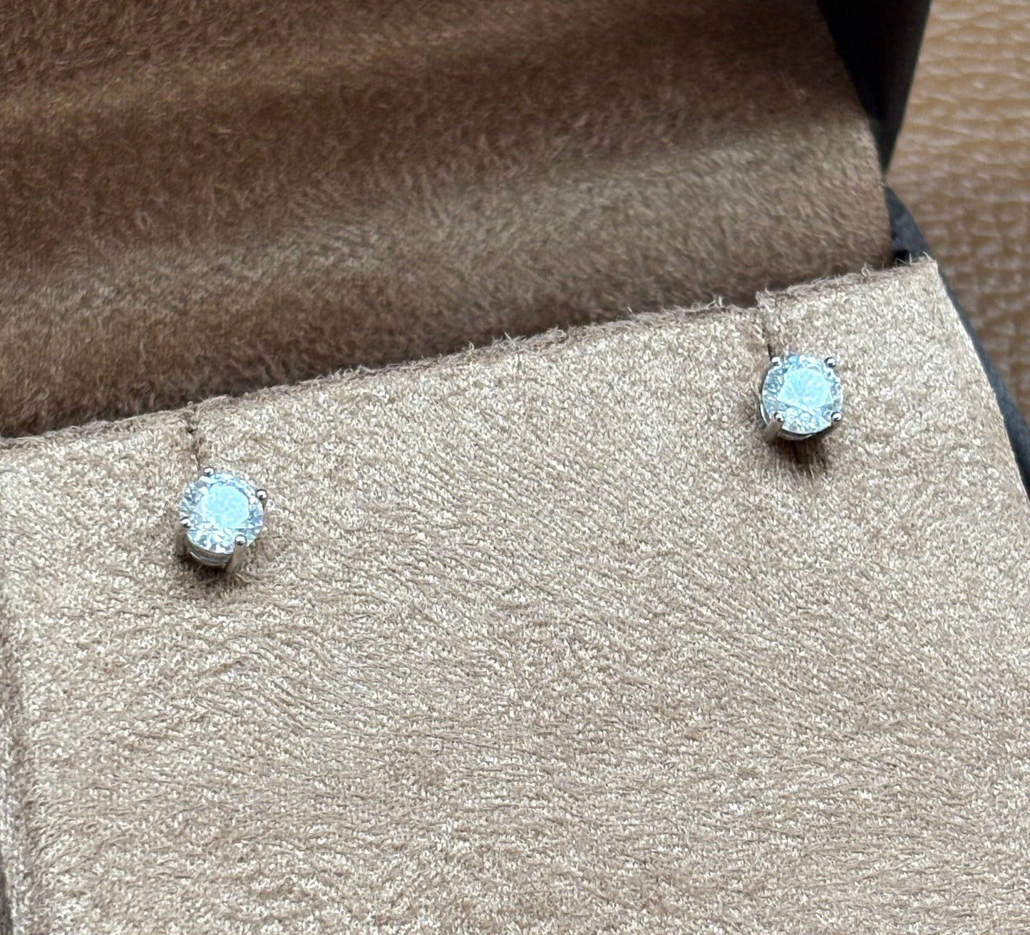 Brinco solitário Moissanite 5mm