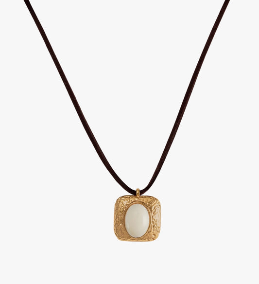 Colar Camurça Pingente Off M