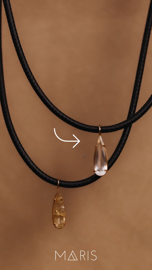 Colar corda preta com gota cristal