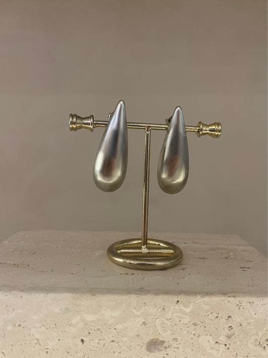 Brinco Gota Alongada Escovado