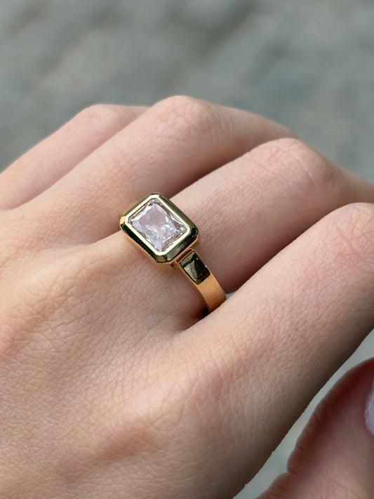 Anel Serene Cristal Rentangle Dourado 18