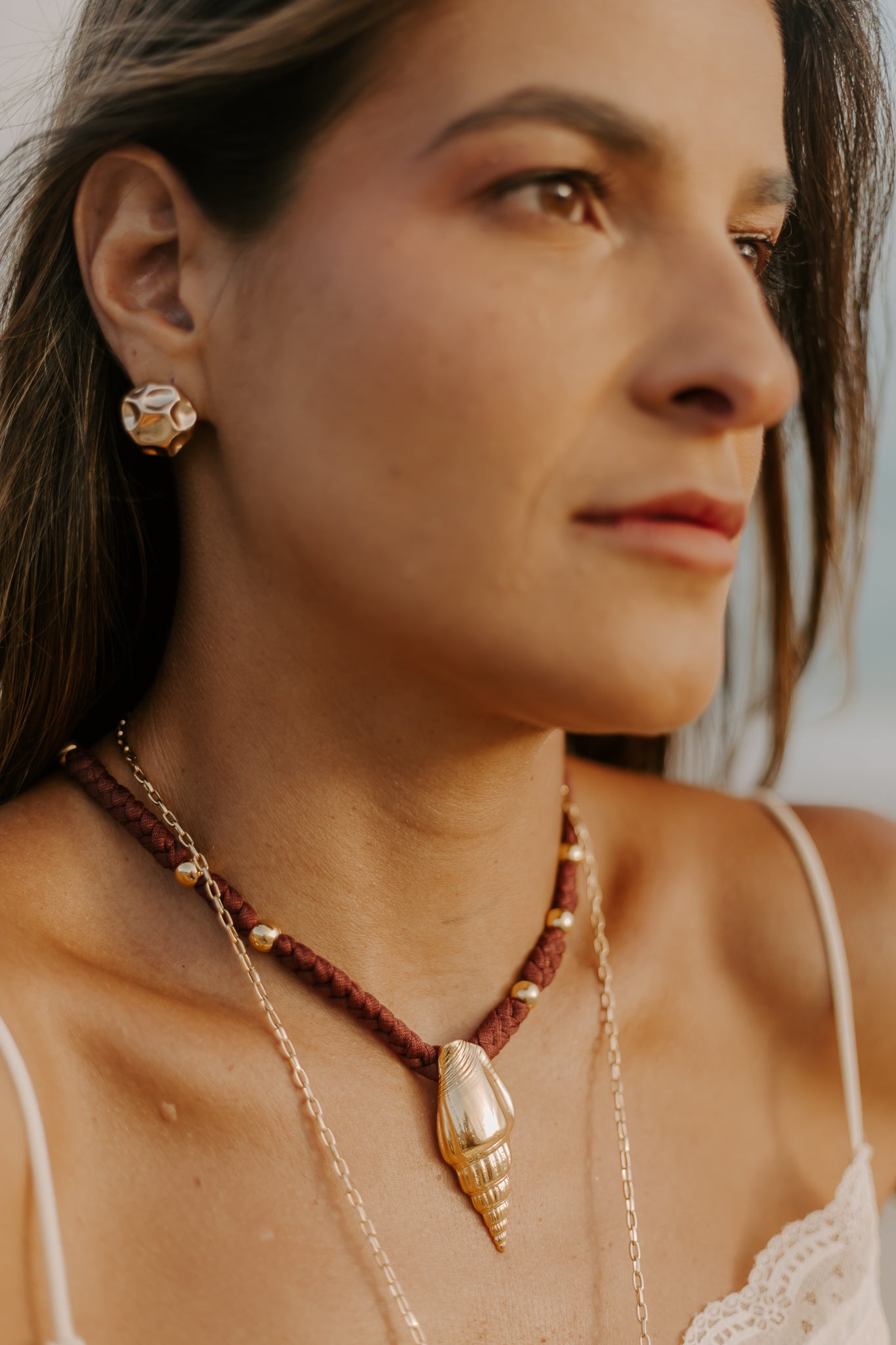 Colar Isla Tecido Shell Marrom