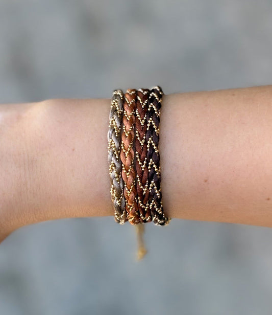 Pulseira Serene Fio Seda Com Bolinhas Cinza