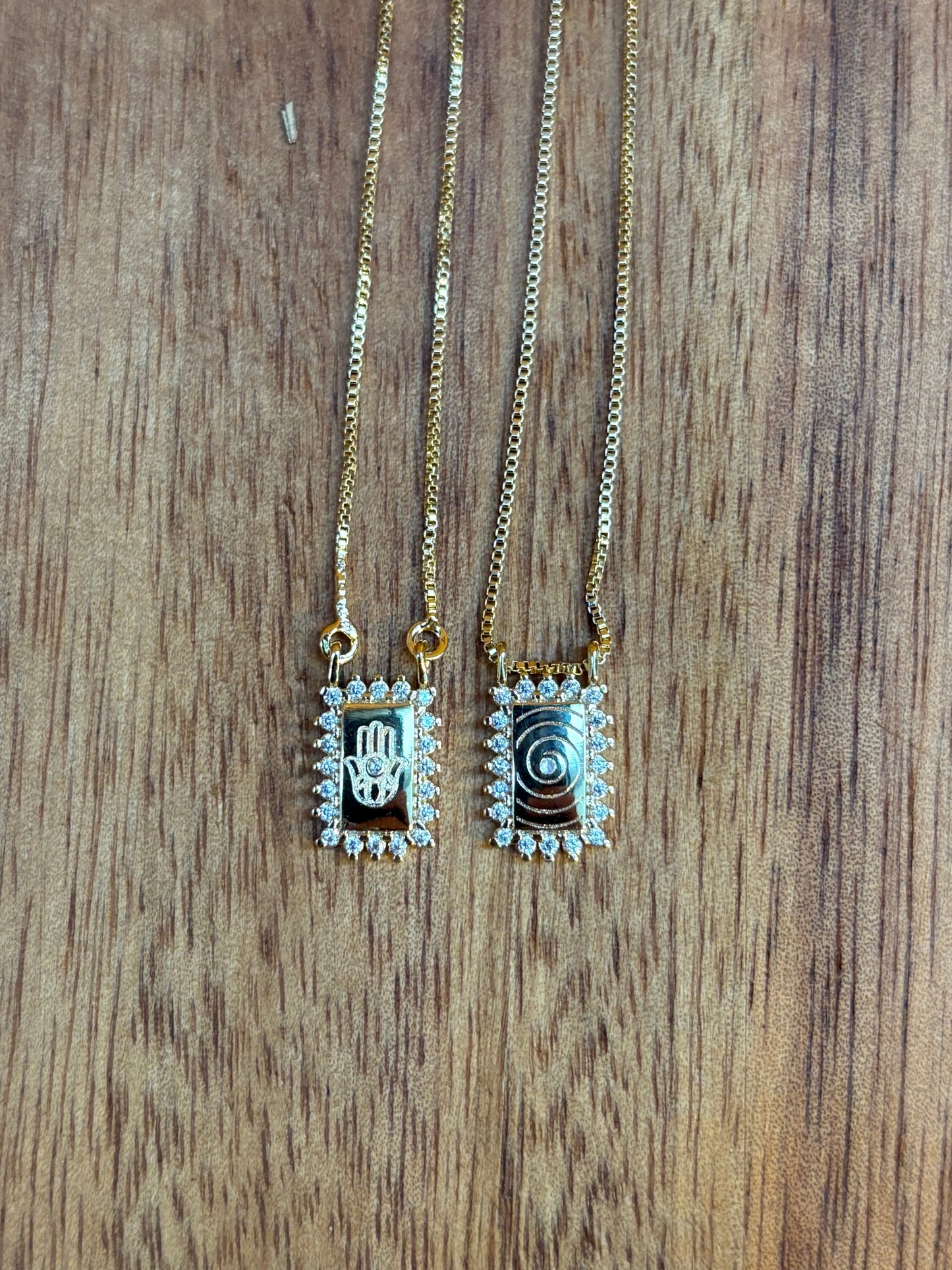 Colar Escapulário La Isla Mão Grega