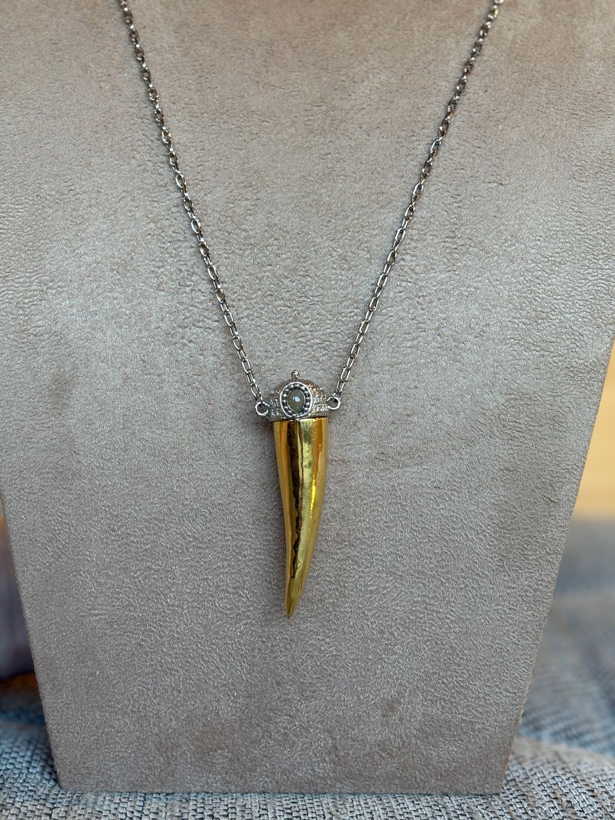 Colar longo Tooth