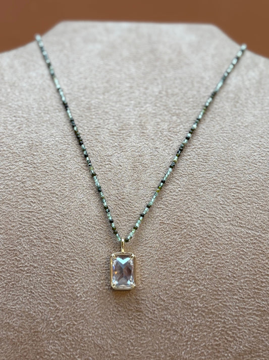 Colar La Isla Pedrinhas Verde Pingente Cristal