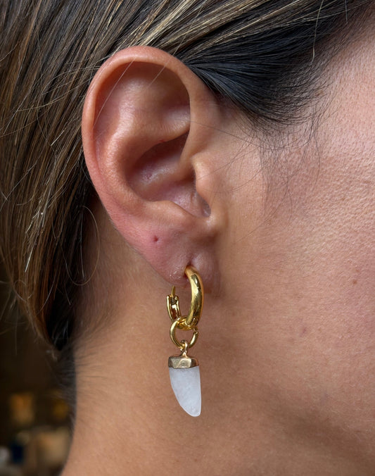 Brinco Argola Mini Dente Quartzo Branco