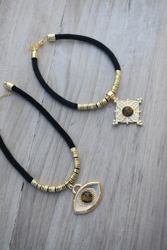 Colar Camurça Black Spring