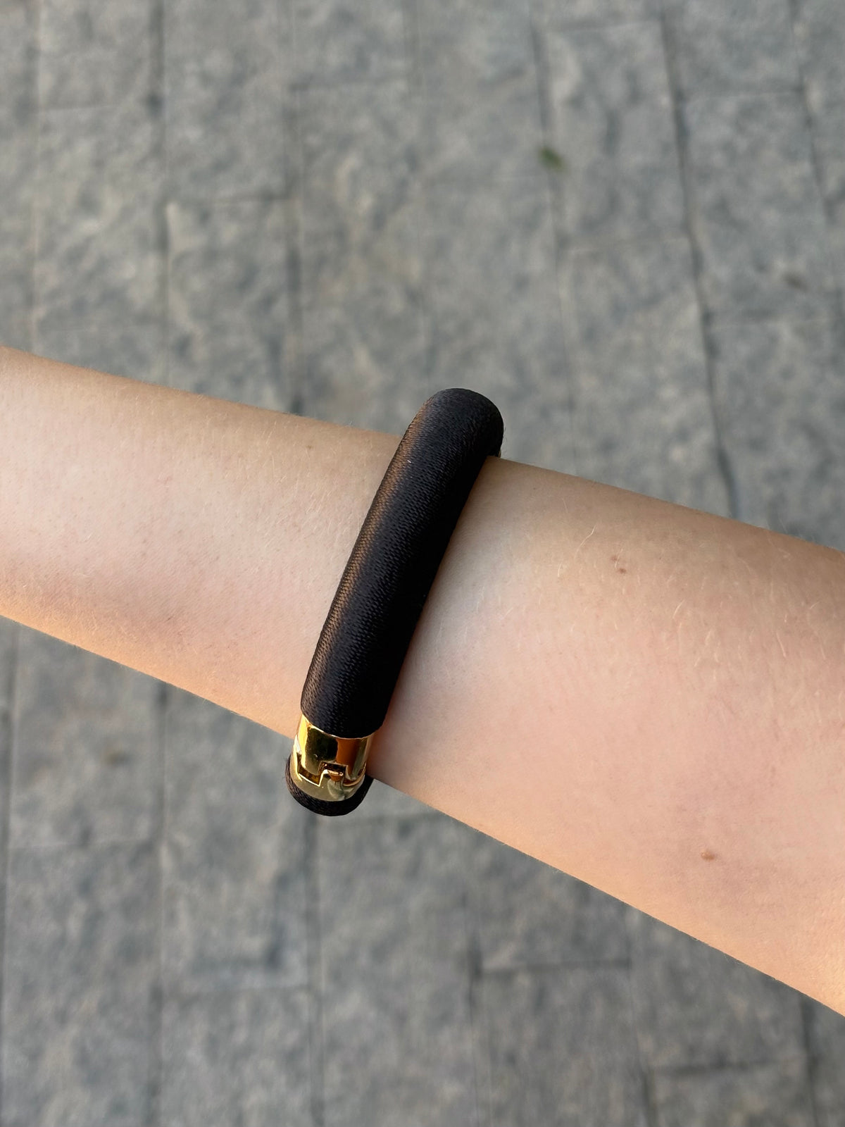 Bracelete Gaya Tecido Trufa