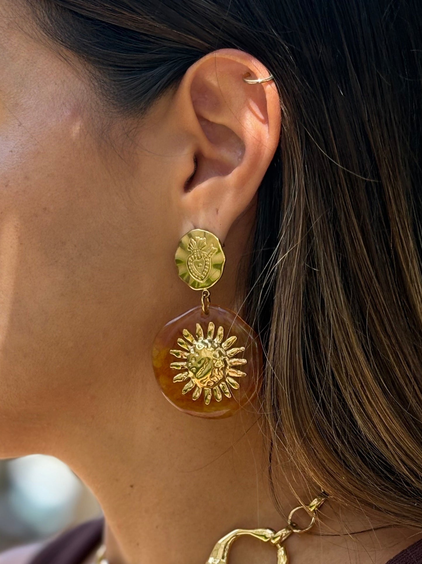 Brinco Inca Resina Marrom