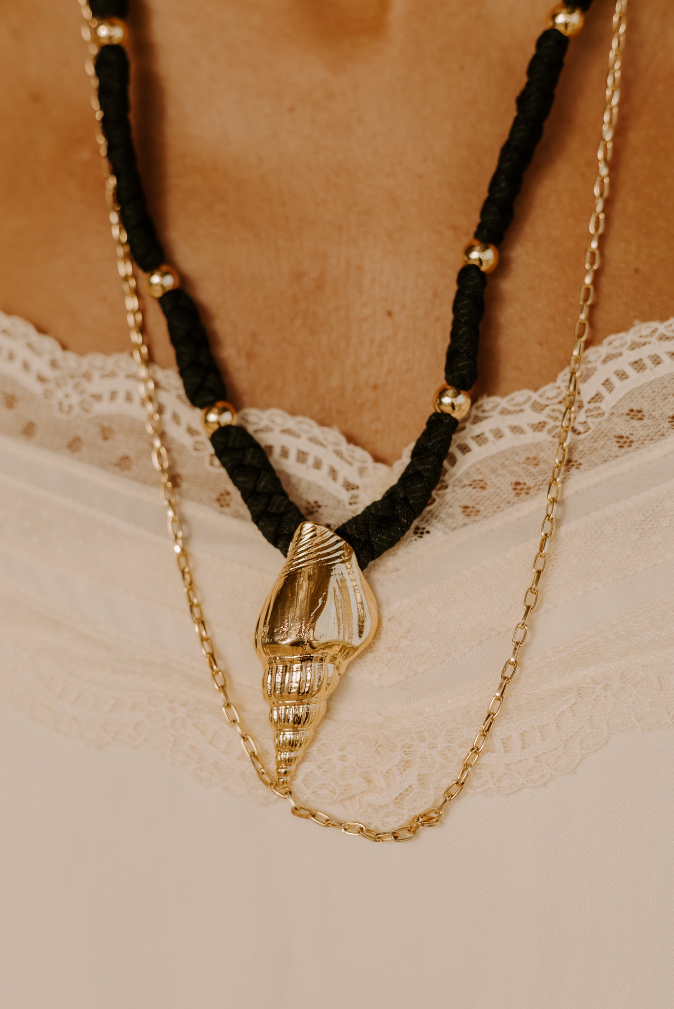 Colar Isla Tecido Shell Black