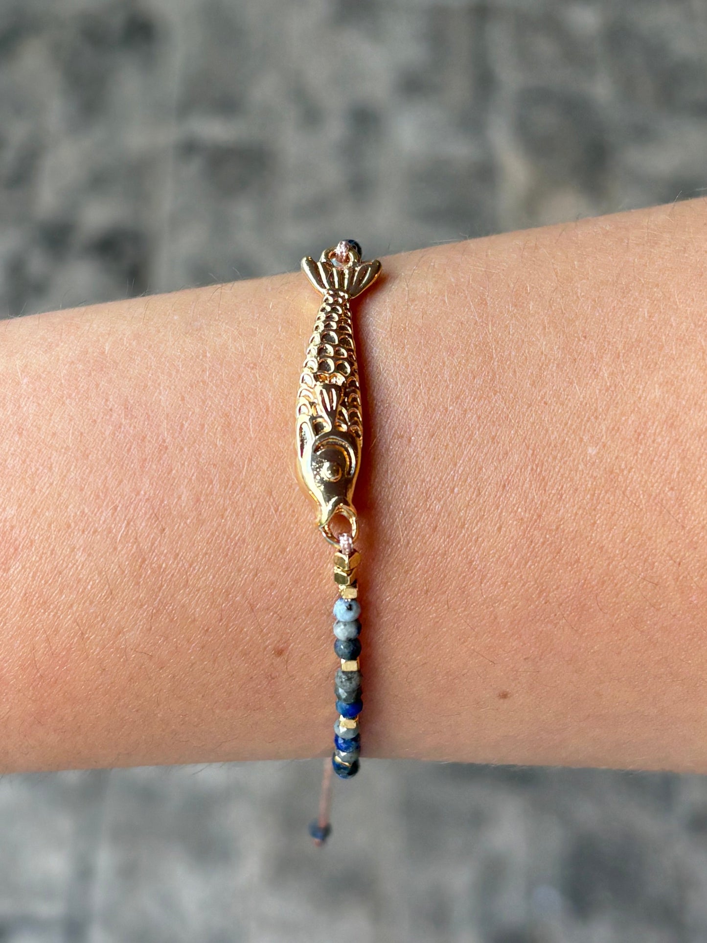 Pulseira Lá Isla Pedrinhas Peixe Lápis Lazuli