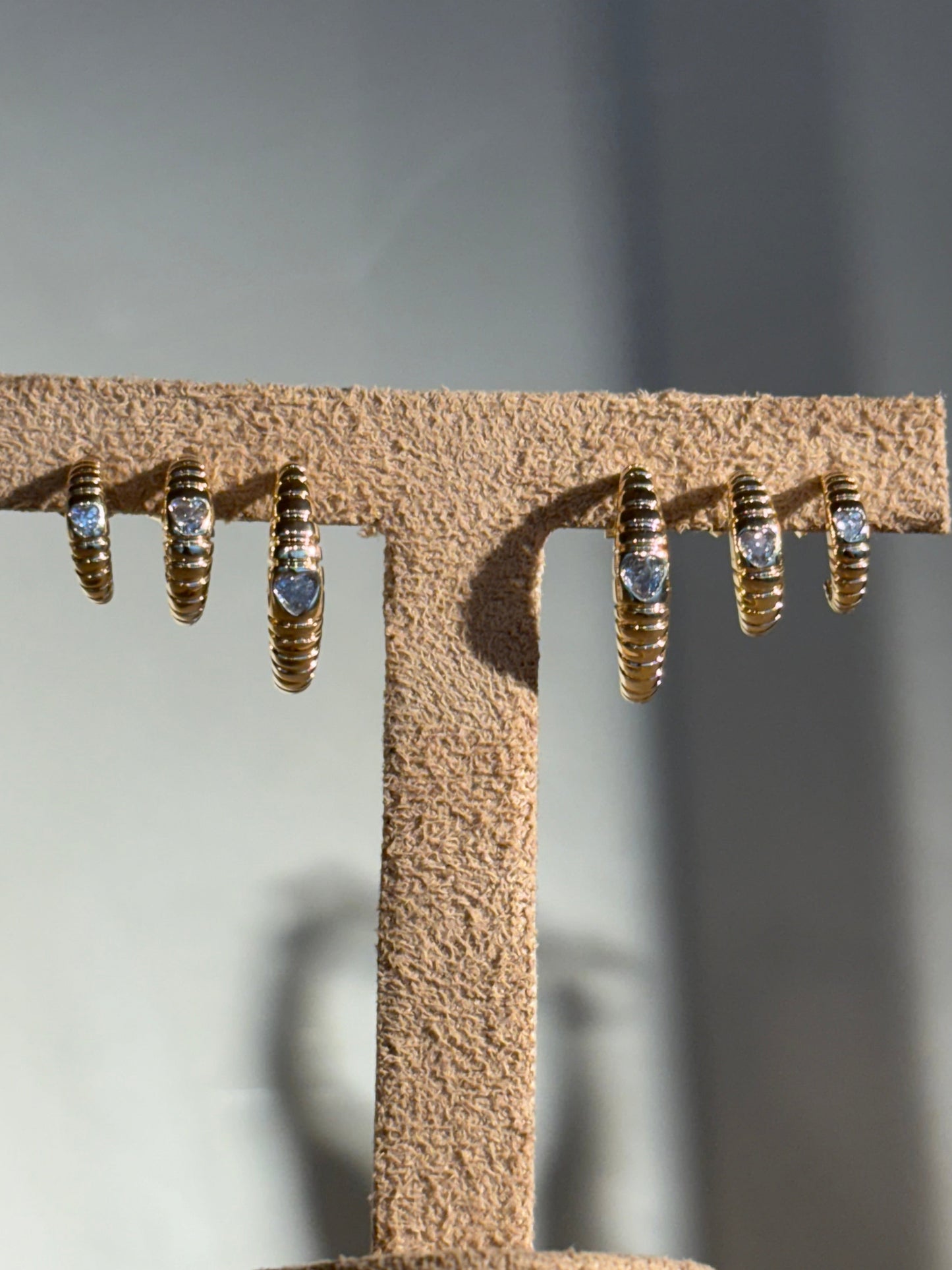 Brinco Argola Trama Pedra Heart Tam M