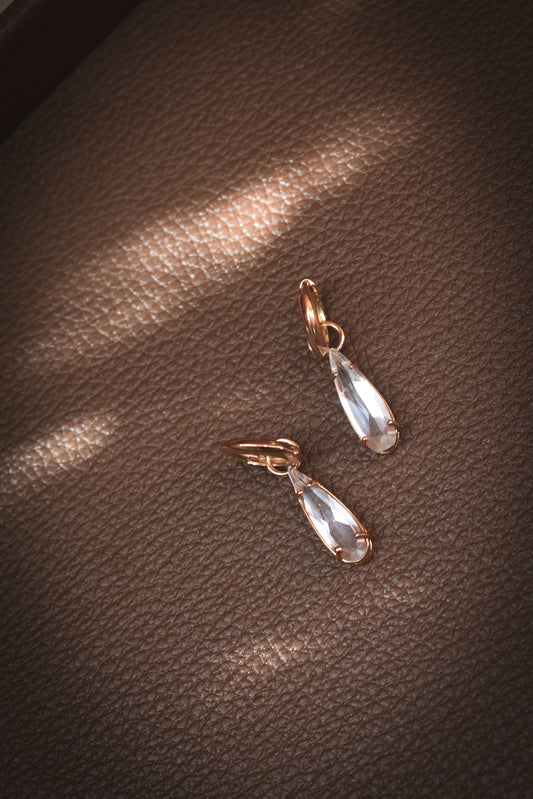 Brinco argola gota cristal