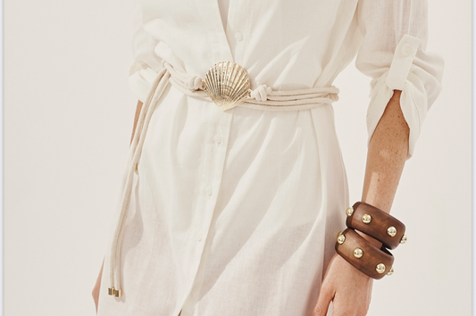 Bracelete Madeira Bolas Douradas