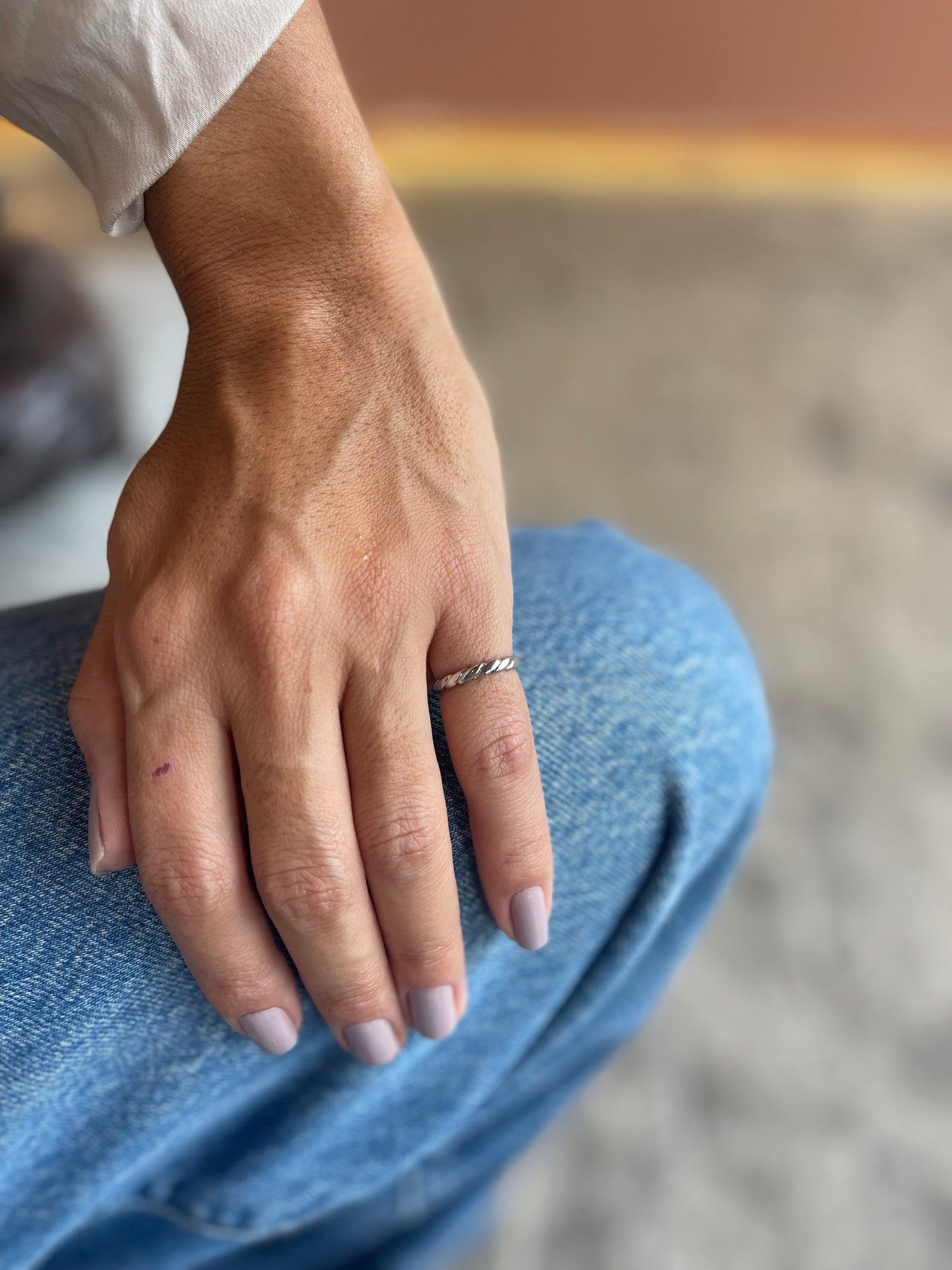 Anel Mindinho Ondas Regulável Prata