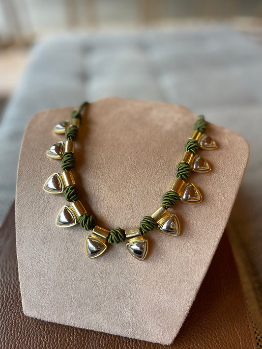 Colar Corda Verde Com Triângulos