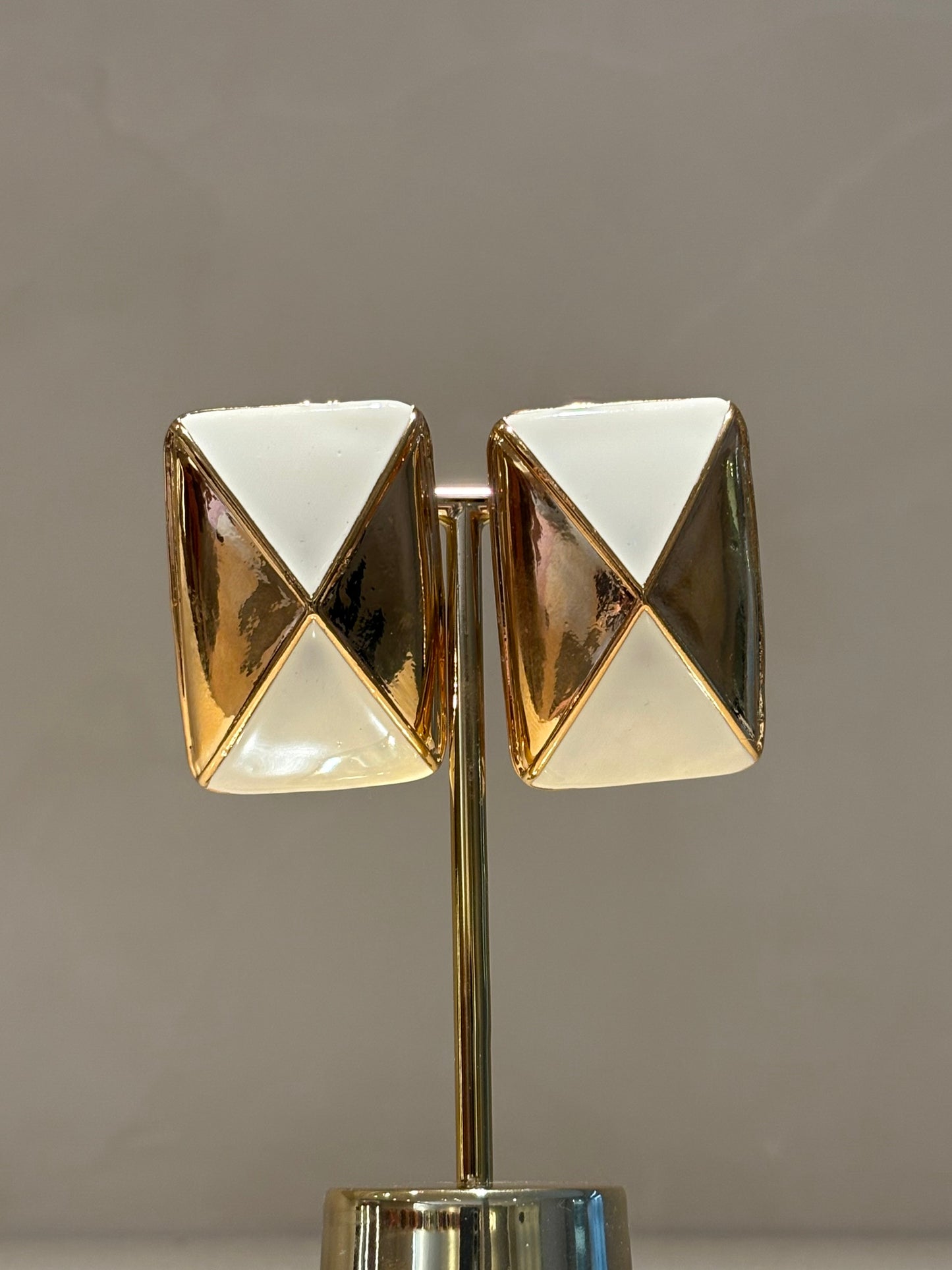 Brinco Retangle Esmaltado Off