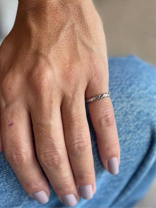 Anel Mindinho Ondas Regulável Prata