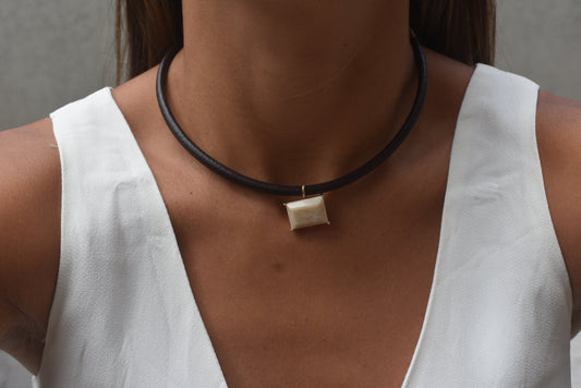 Colar Couro Amazonita Bege