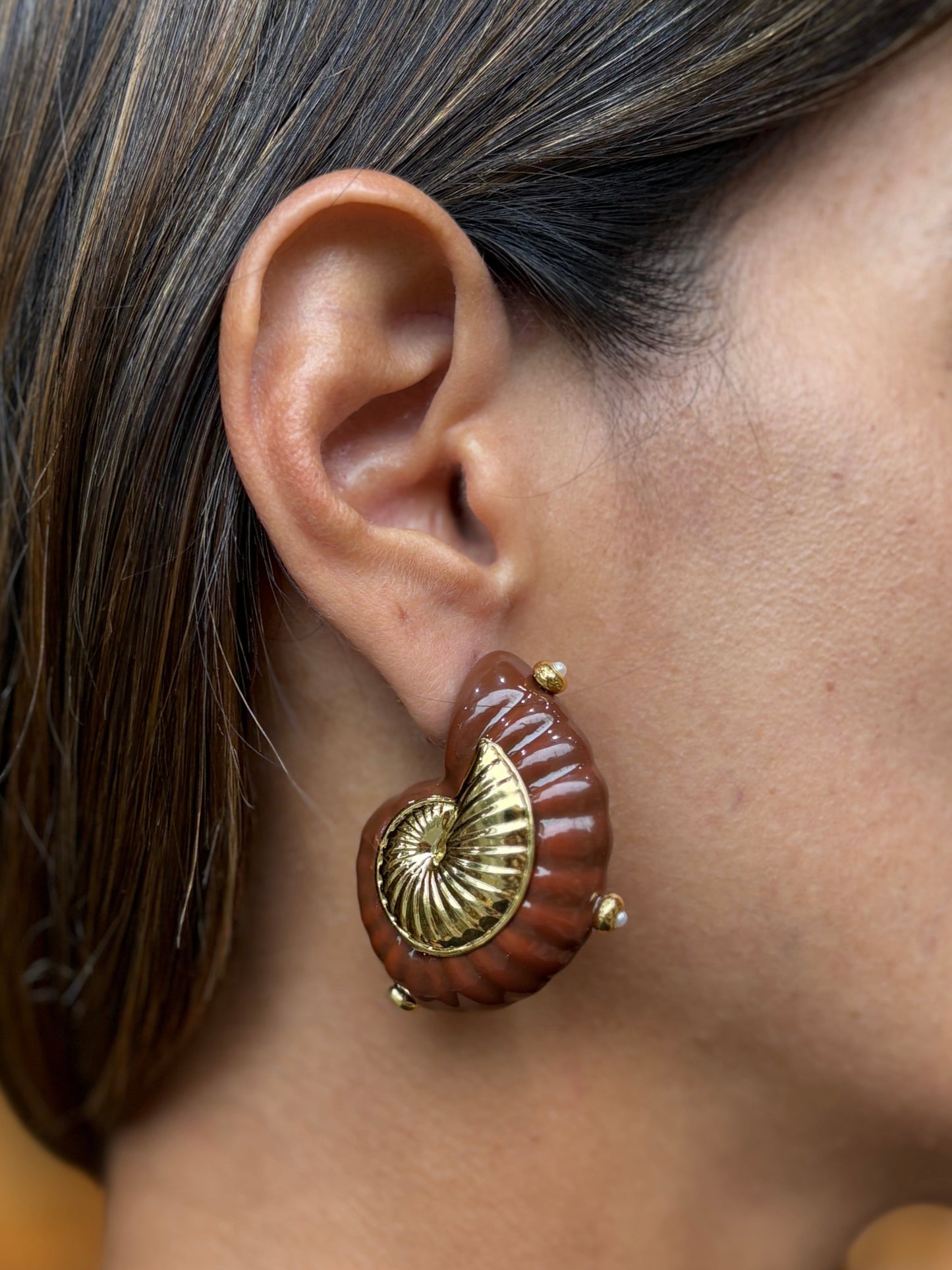 Brinco Verano Shell Marrom