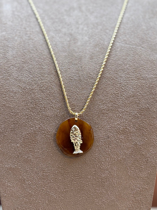 Colar Longo Pingente Orgânico Fish Marrom