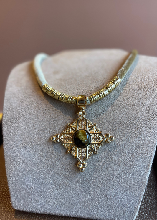 Colar Camurça Nude Spring