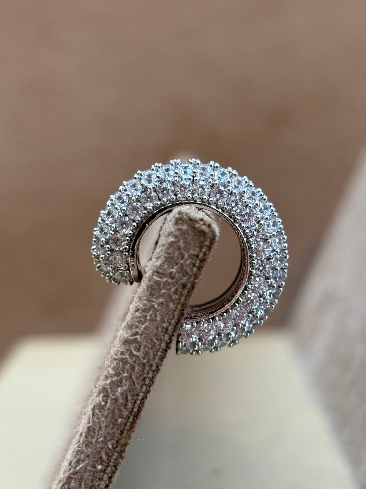 Brinco Piercing Isla Cravejado Prata M