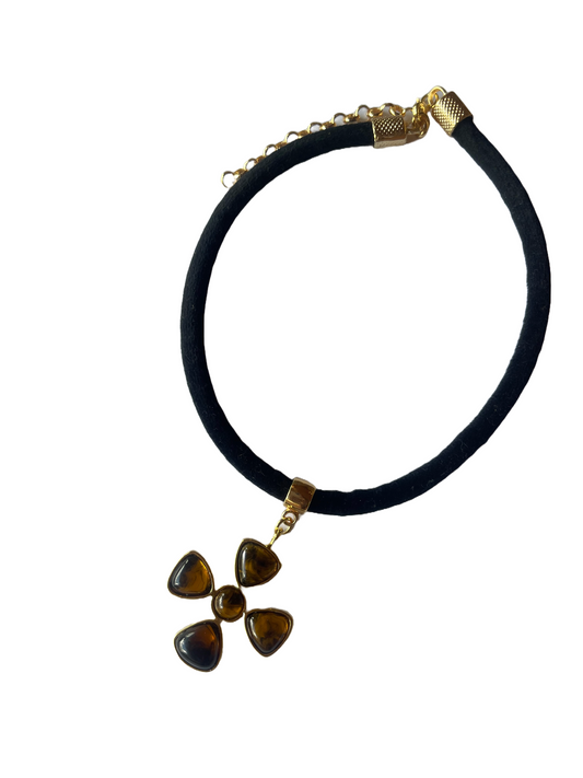 Colar Camurça Cruz Olho de Tigre