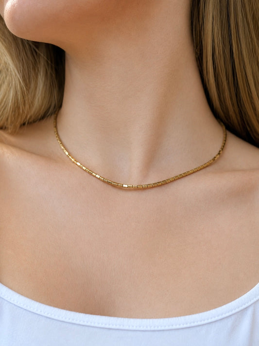 Colar pastilha dourado