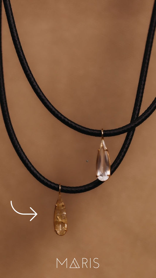 Colar corda preta com gota rutilo