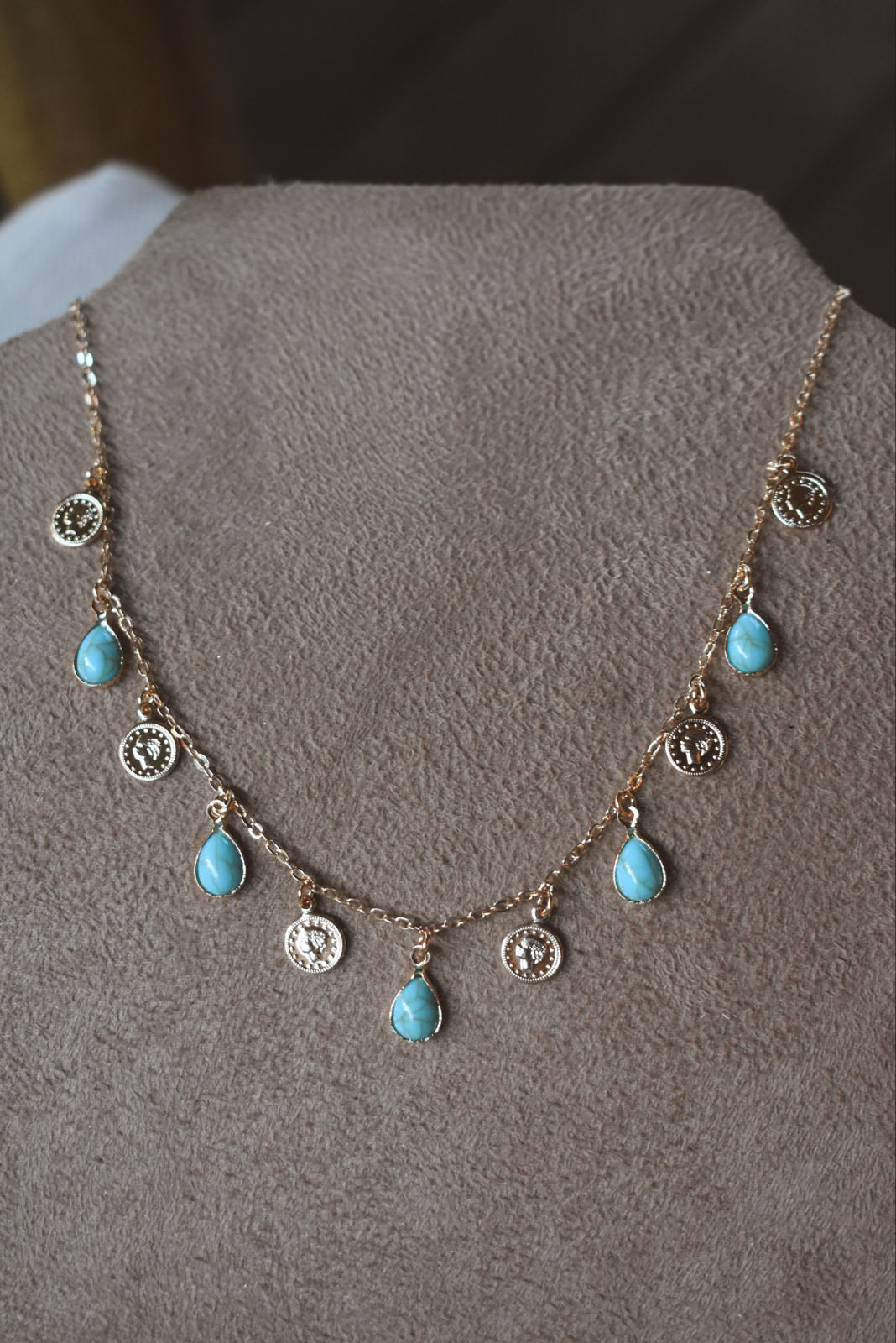 Colar Gotinhas Turquesas E Moedas