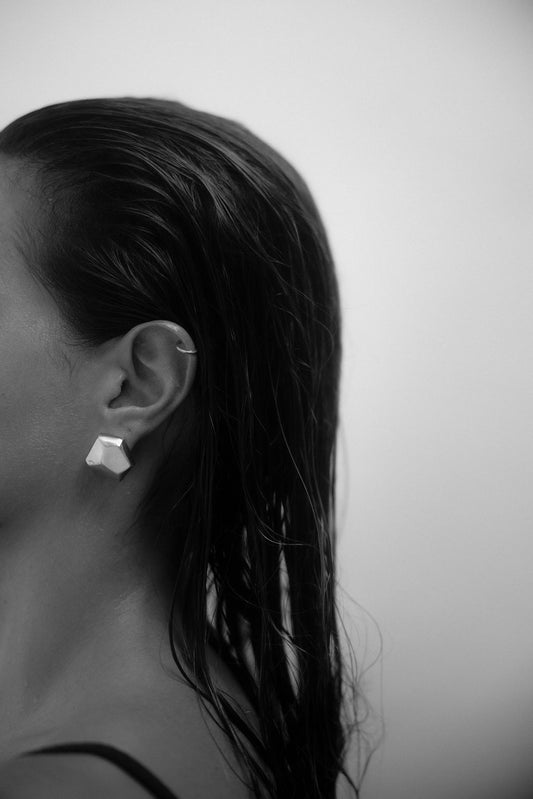 Brinco Prisma Facetado Fosco