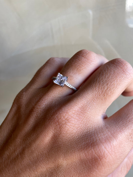 Anel square cravejada Gigi 16