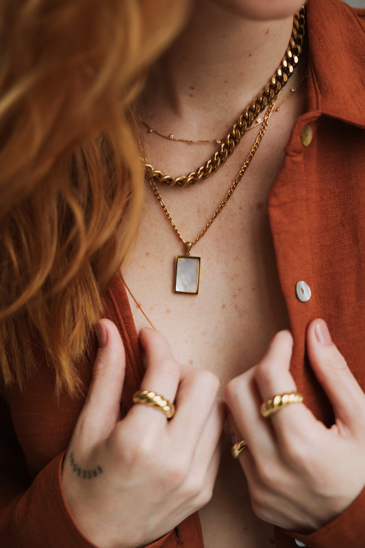 Colar Tag Madrepérola