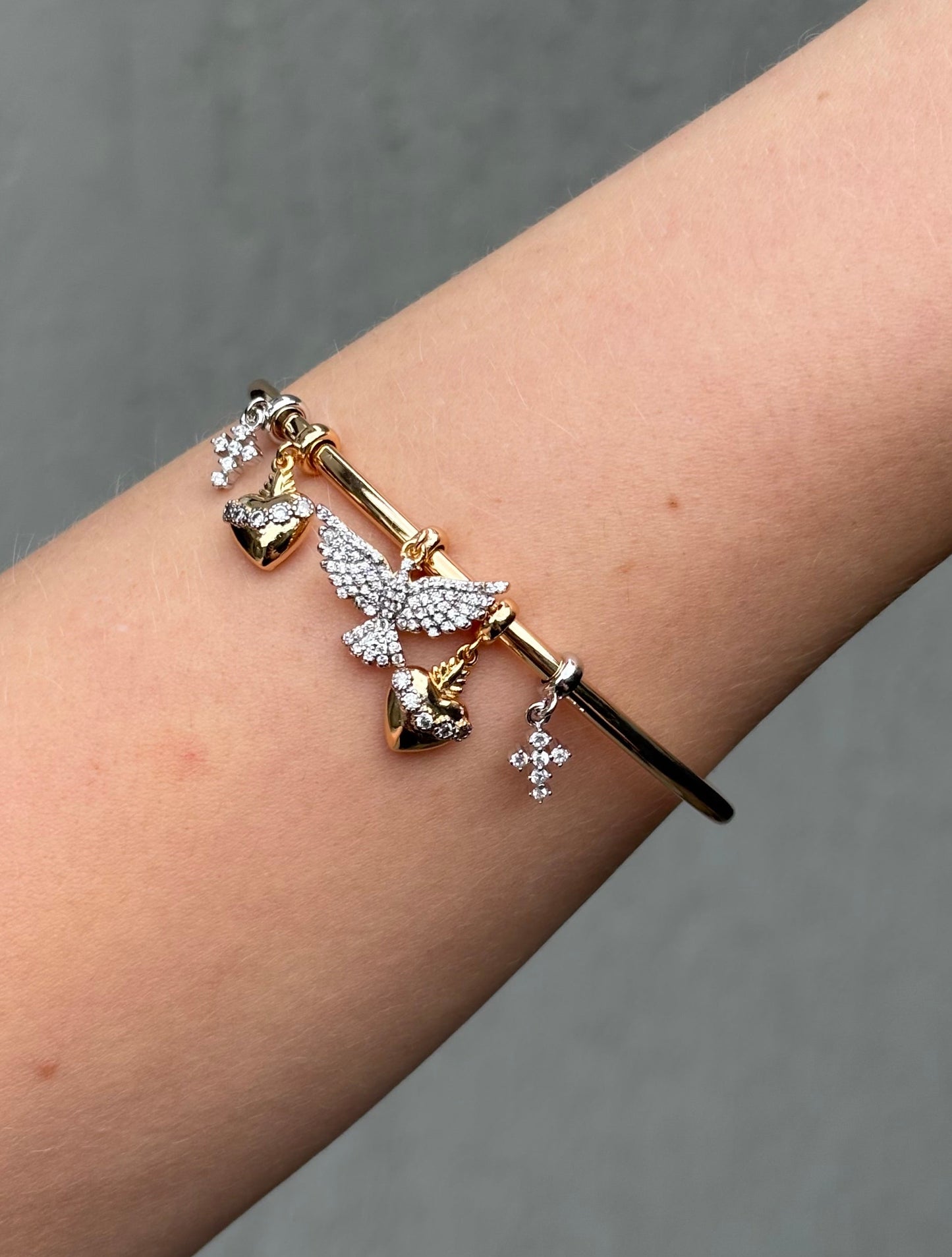 Pulseira Rígida Multi Pingentes