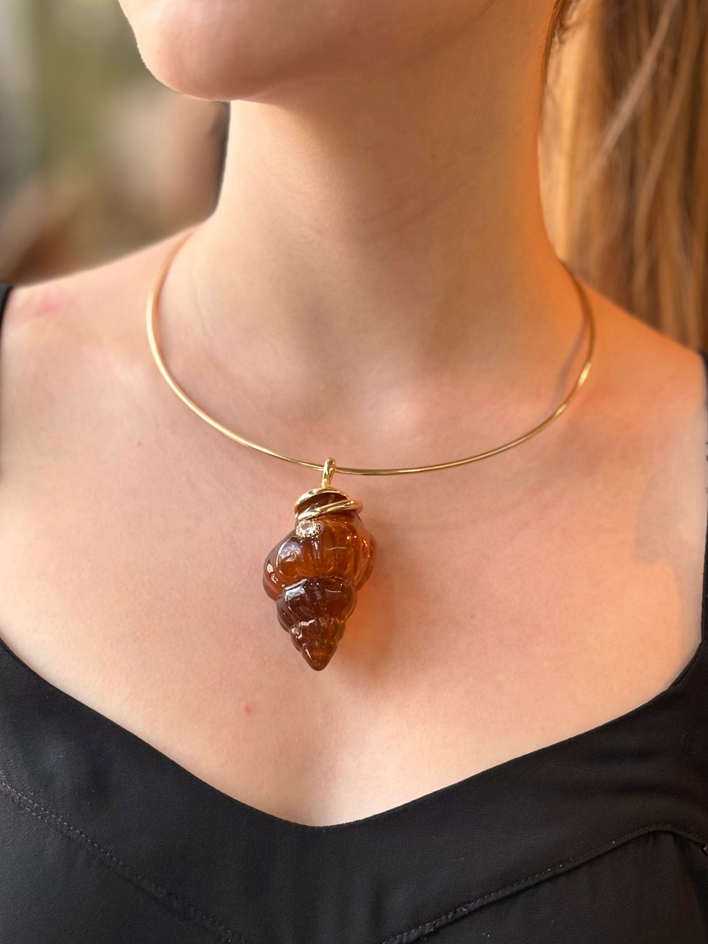 Choker Rígida Shell Âmbar