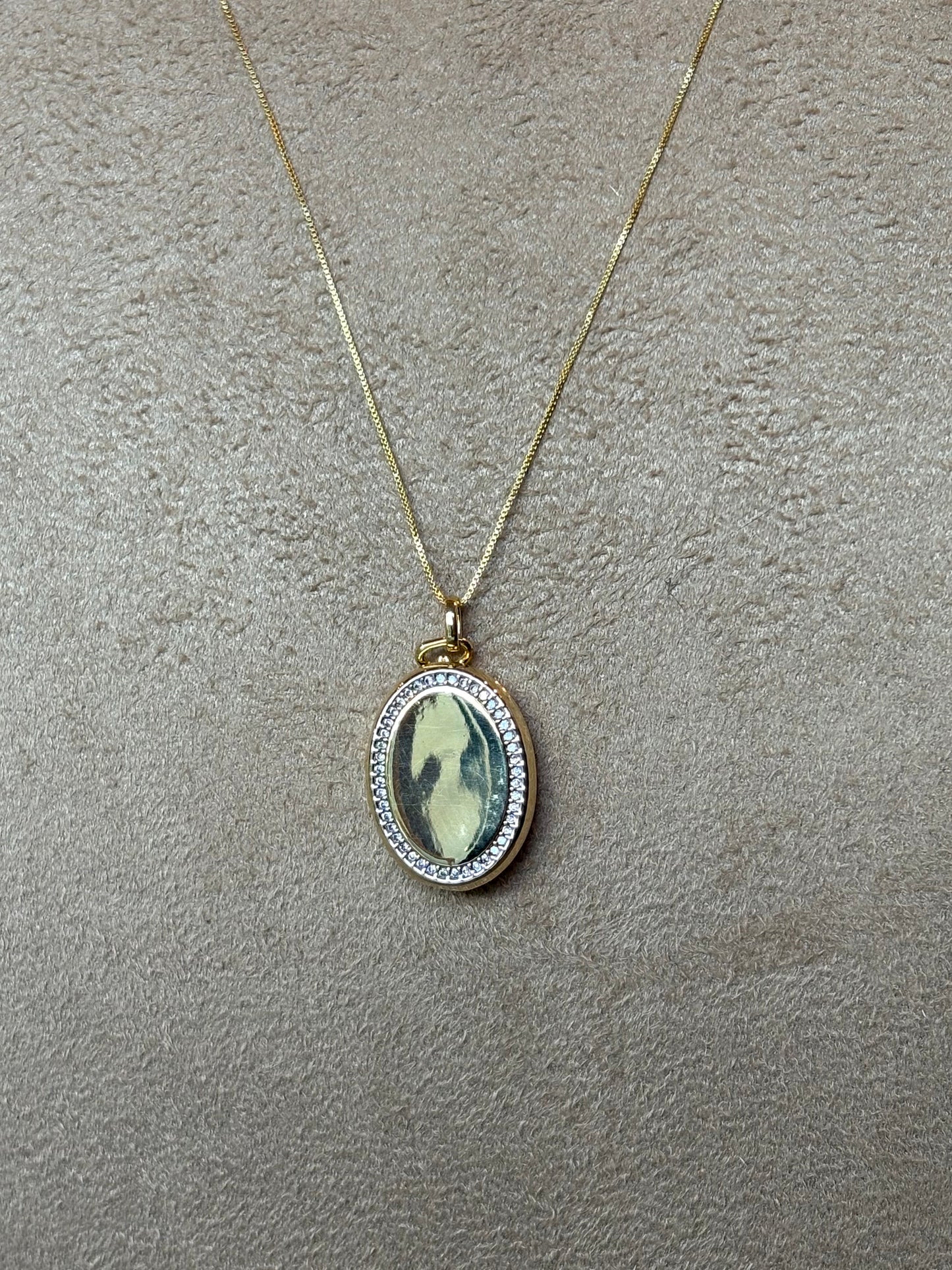 Colar Relicário Feu