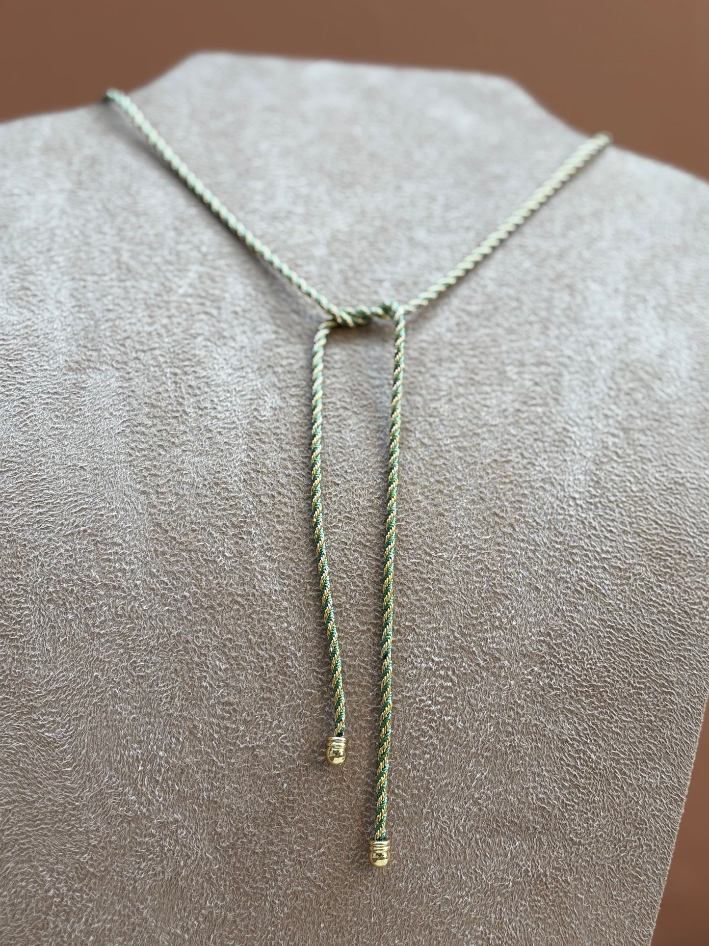 Colar fio Bela verde