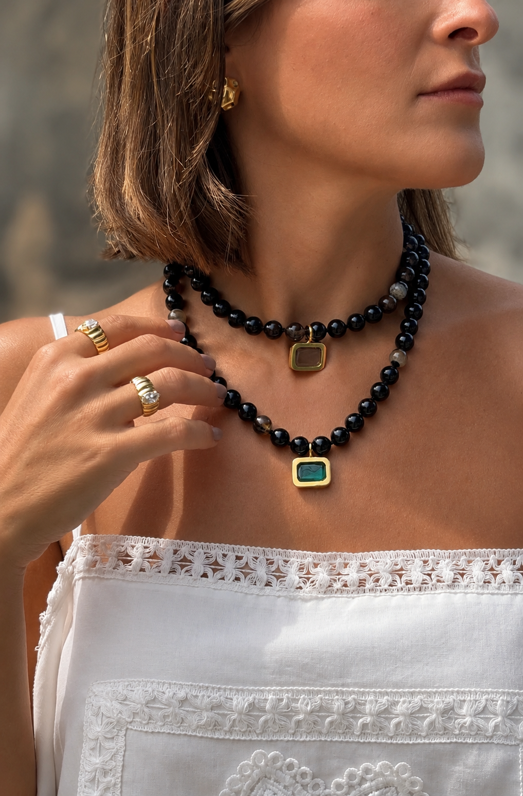 Colar Bolas Agata Marrom Com Pingente Verde Esmeralda