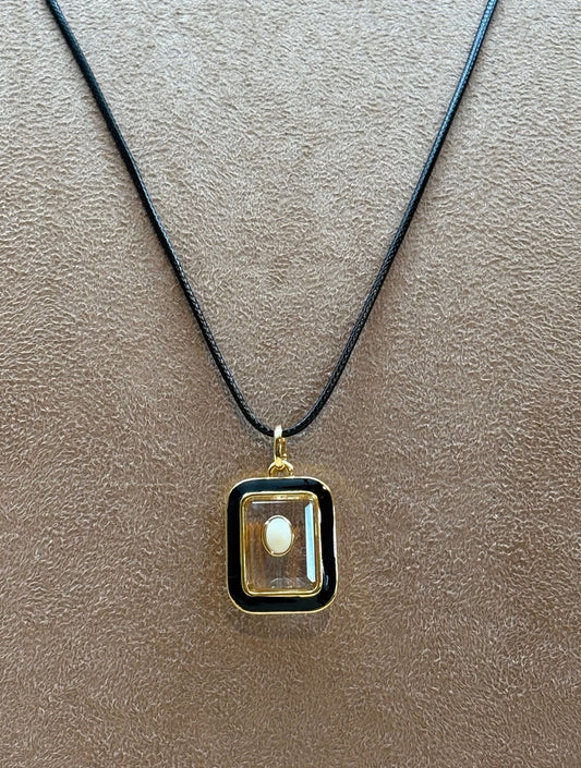 Colar Longo Corrente/Couro Preto Pingente Quadrado Resina